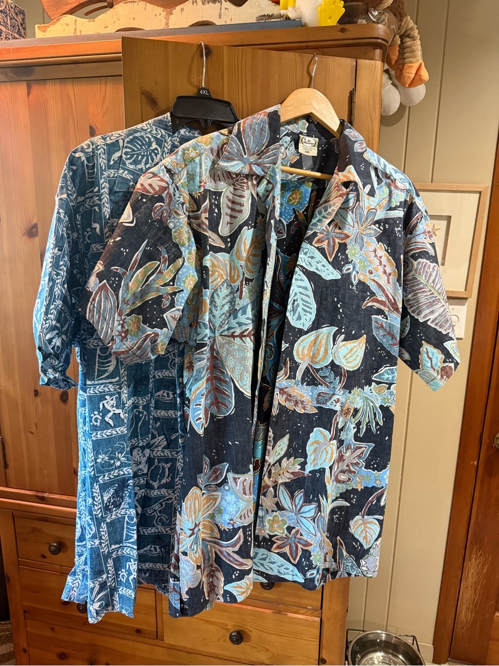 2Go Barefoot Black Floral Short-Sleeve Button-Down Shirt with Blue & Tan Accents